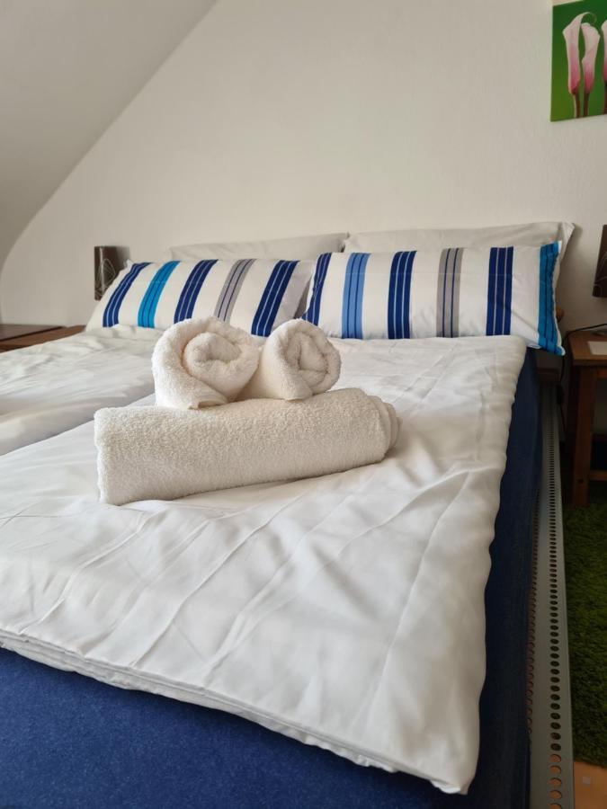 Ferienwohnung Schwetzingen Bagian luar foto