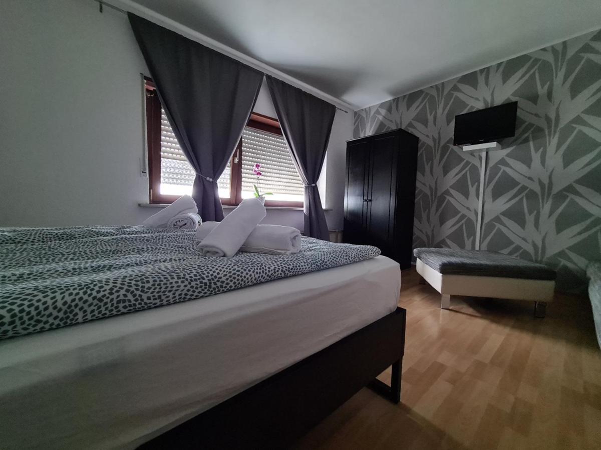 Ferienwohnung Schwetzingen Bagian luar foto