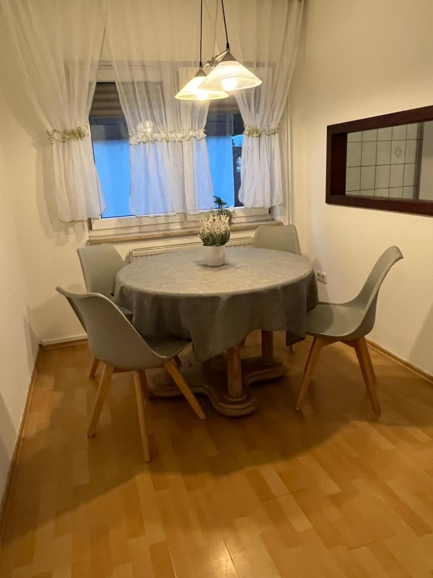 Ferienwohnung Schwetzingen Bagian luar foto