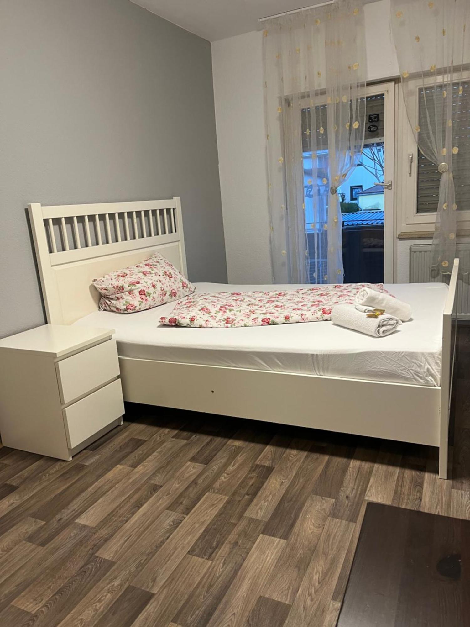 Ferienwohnung Schwetzingen Bagian luar foto